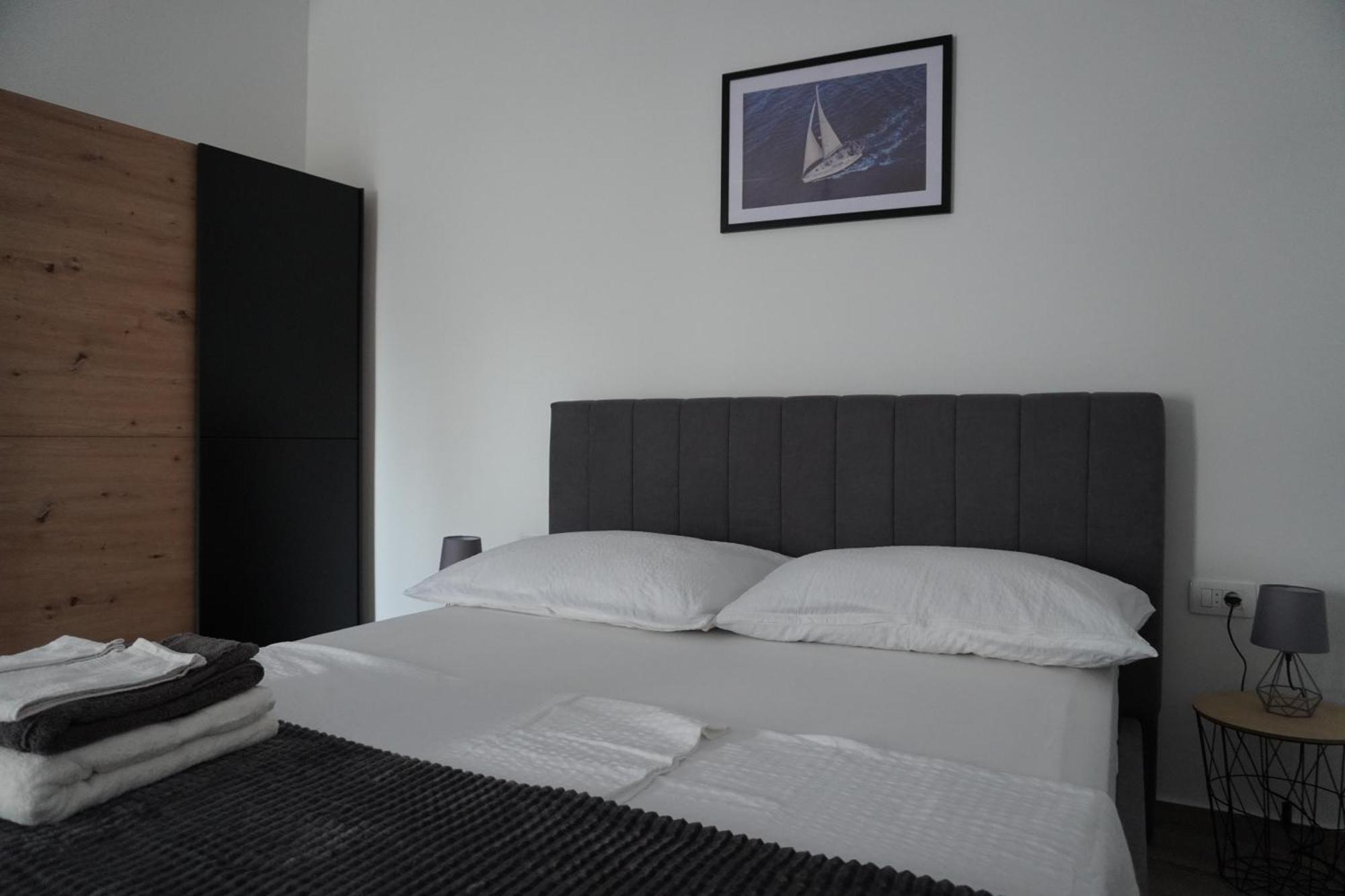 Fjaka Apartments & Rooms Sibenik Bagian luar foto